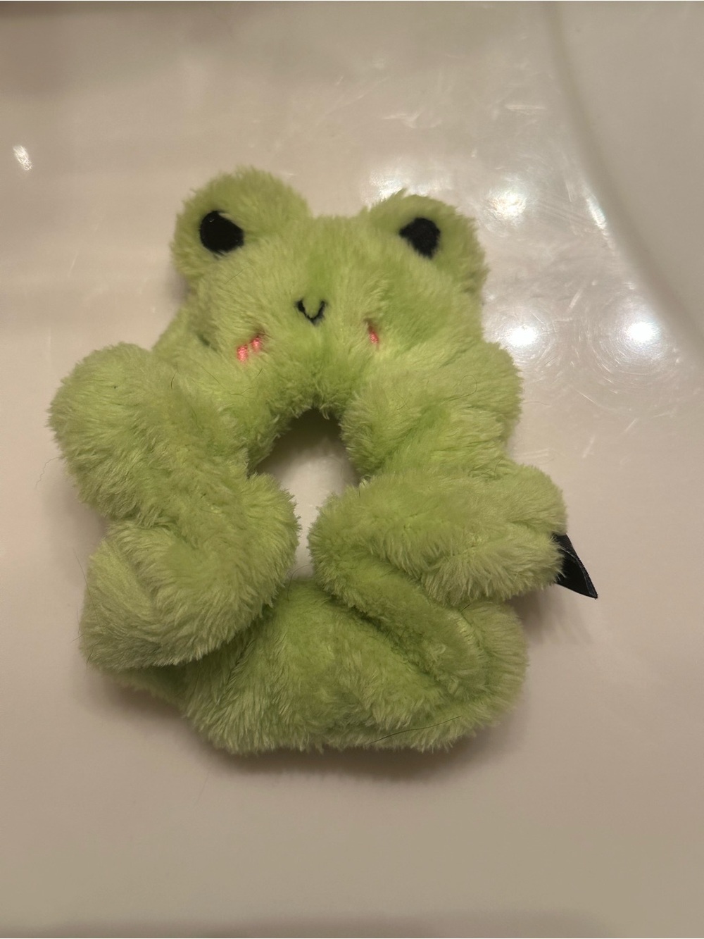 Momokakkoii Plush Green Frog Hair Scrunchie
